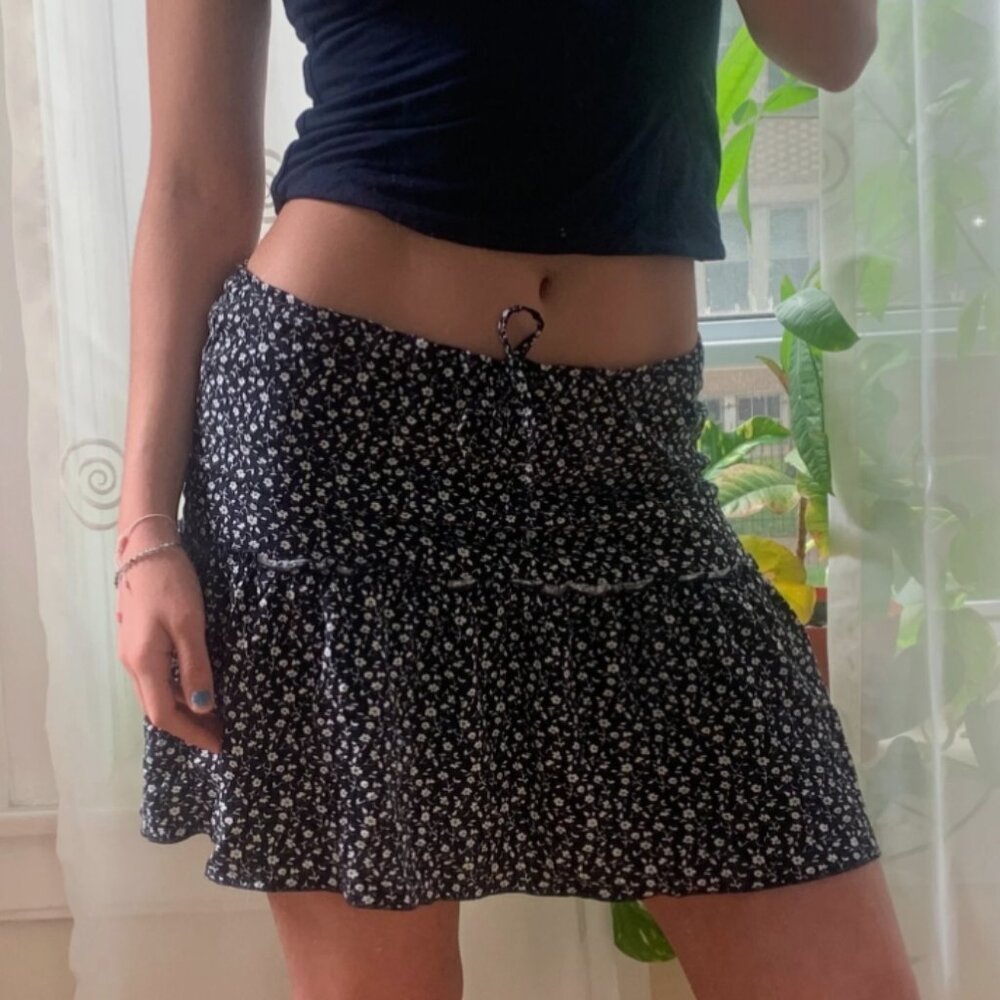Brandy Melville Blue & White Floral Skirt Tiered Ruffles Adjustable Tie Boho